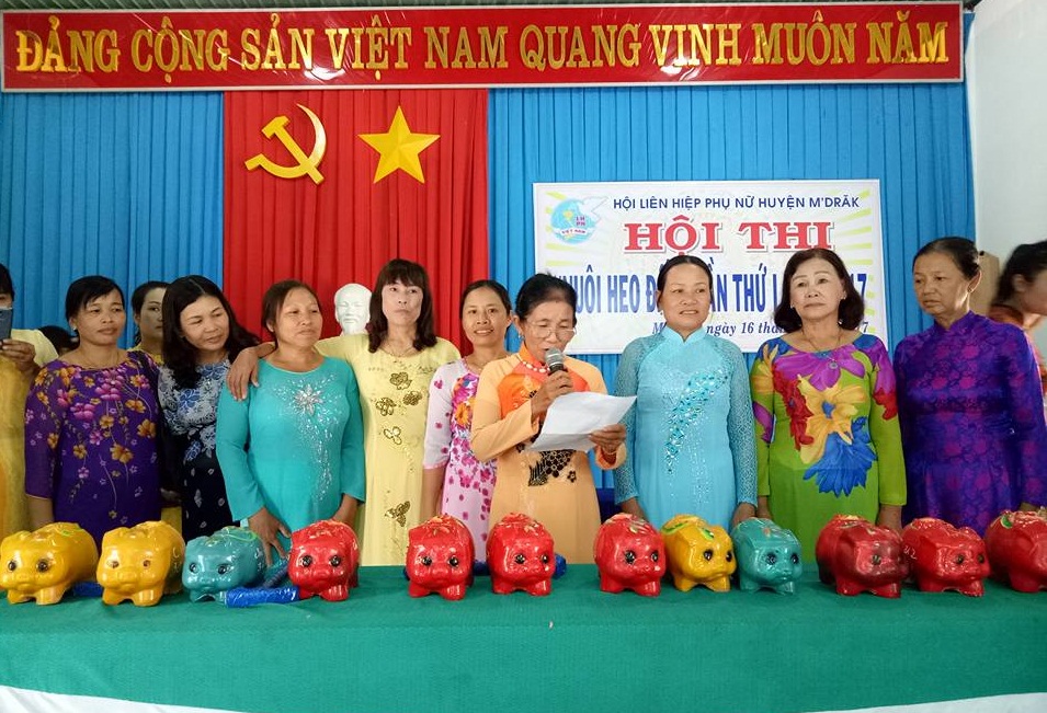 Hội Liên hiệp Phụ nữ Huyện M’Đrắk tổ chức hội thi “Nuôi heo đất” lần thứ nhất năm 2017